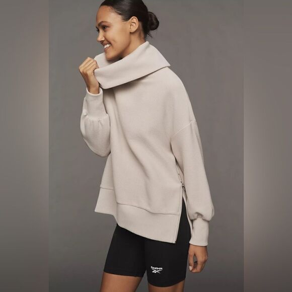 Varley Milton Turtleneck Sweatshirt size Medium - Picture 3 of 5